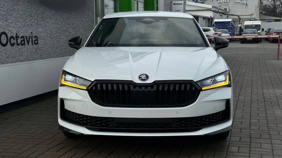 Фото автомобіля Škoda Superb Sportline 2025
