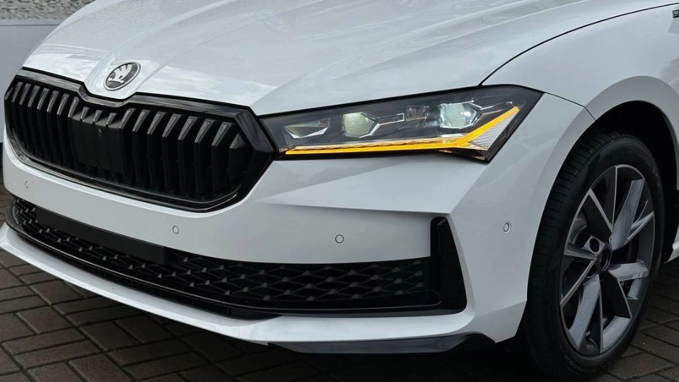 Фото автомобіля Škoda Superb Sportline 2025