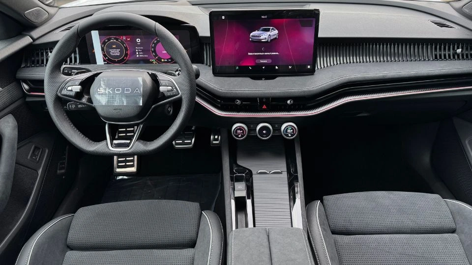 Фото автомобіля Škoda Superb Sportline 2025