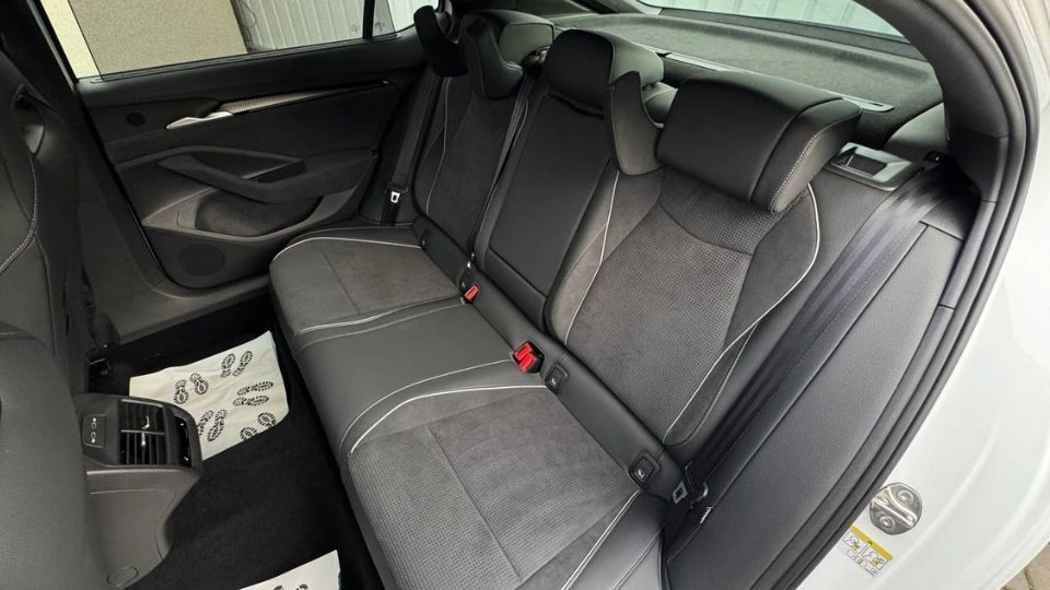 Фото автомобіля Škoda Superb Sportline 2025