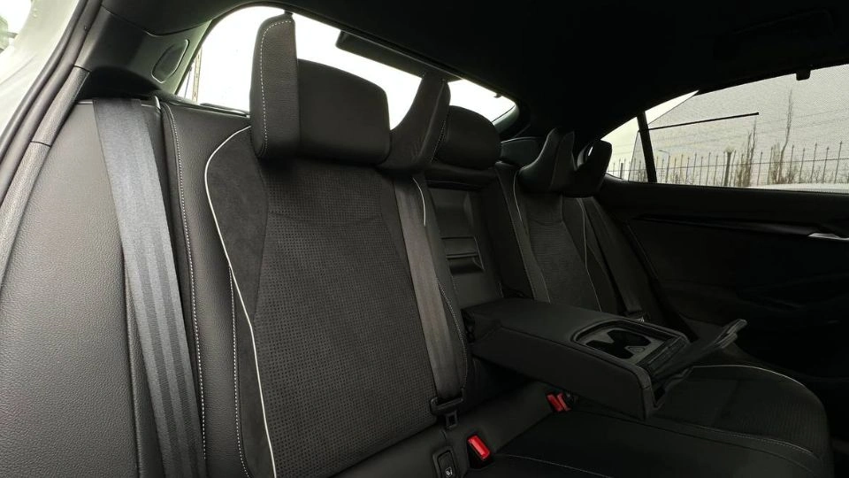 Фото автомобіля Škoda Superb Sportline 2025