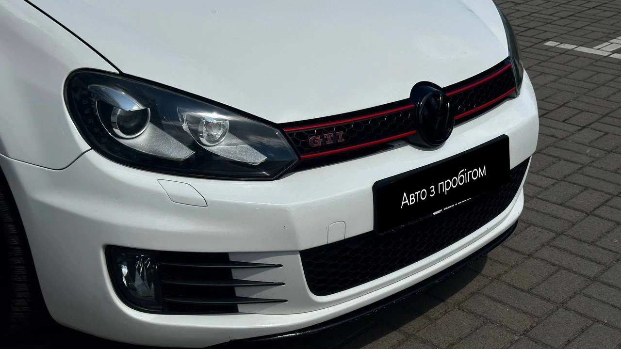 Фото автомобіля Volkswagen Golf GTI 2011